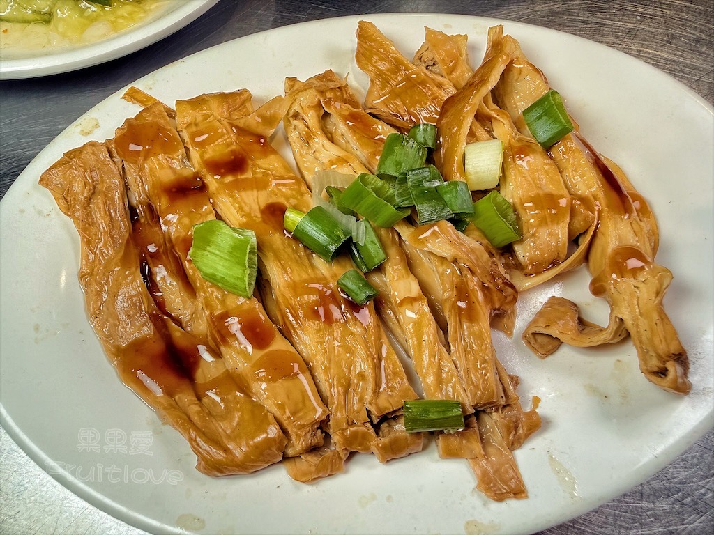 台中大里|良記小攤: 深夜古早味食堂,必吃招牌紅燒肉飯、滷肉飯、香菜豬肉水餃 @果果愛Fruitlove 台中大里|良記小攤: 深夜古早味食堂,必吃招牌紅燒肉飯、滷肉飯、香菜豬肉水餃 @果果愛Fruitlove