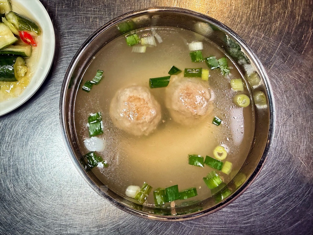 台中大里|良記小攤: 深夜古早味食堂,必吃招牌紅燒肉飯、滷肉飯、香菜豬肉水餃 @果果愛Fruitlove 台中大里|良記小攤: 深夜古早味食堂,必吃招牌紅燒肉飯、滷肉飯、香菜豬肉水餃 @果果愛Fruitlove