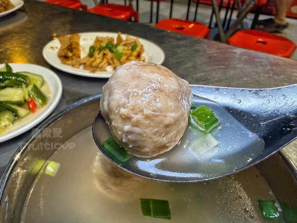 台中大里|良記小攤: 深夜古早味食堂,必吃招牌紅燒肉飯、滷肉飯、香菜豬肉水餃 @果果愛Fruitlove 台中大里|良記小攤: 深夜古早味食堂,必吃招牌紅燒肉飯、滷肉飯、香菜豬肉水餃 @果果愛Fruitlove