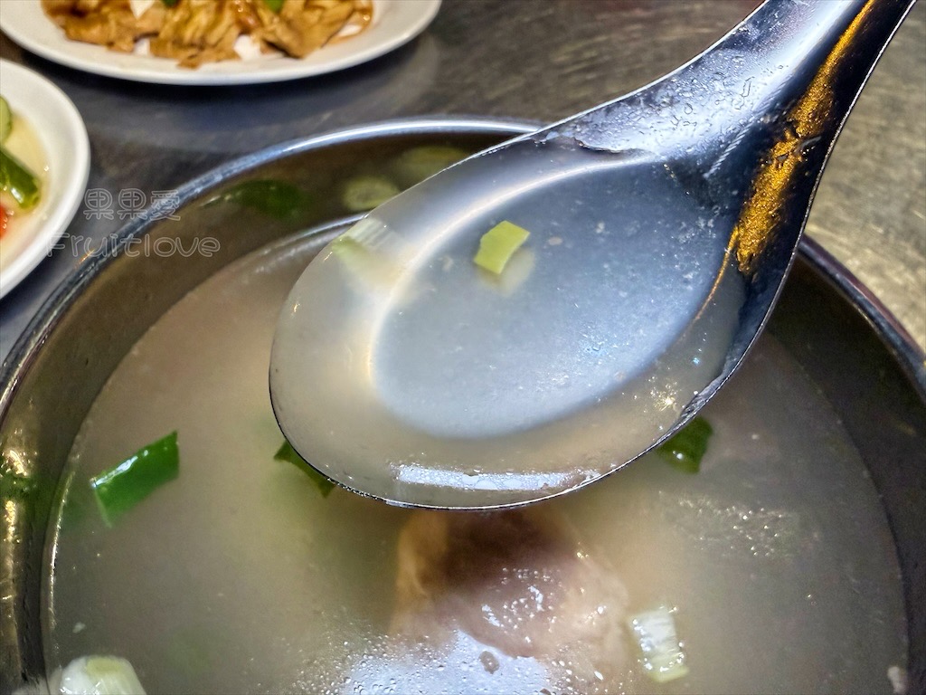 台中大里｜良記小攤： 深夜古早味食堂，必吃招牌紅燒肉飯、滷肉飯、香菜豬肉水餃 @果果愛Fruitlove