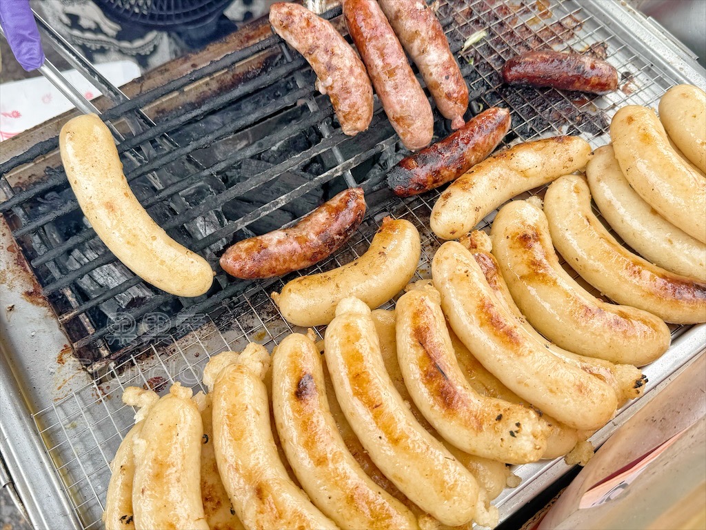 彰化阿姐香腸攤：無招牌在地超人氣炭烤大腸包小腸，銅板價50元古早味下午茶推薦 @果果愛Fruitlove