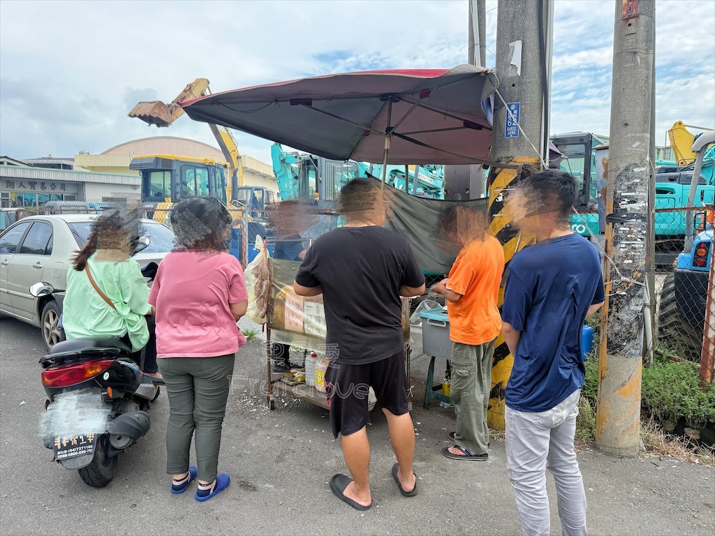 彰化阿姐香腸攤：無招牌在地超人氣炭烤大腸包小腸，銅板價50元古早味下午茶推薦 @果果愛Fruitlove