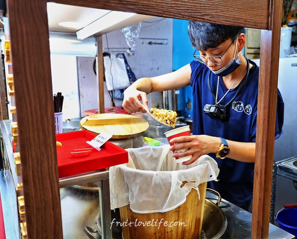 台中北區｜冠顗油飯：一中街古早味美食小吃推薦，必吃麻油酒香油飯與海鮮油飯！ @果果愛Fruitlove