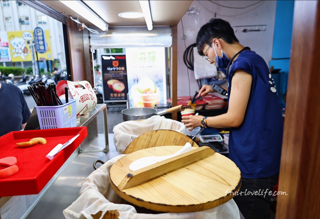 台中北區｜冠顗油飯：一中街古早味美食小吃推薦，必吃麻油酒香油飯與海鮮油飯！ @果果愛Fruitlove