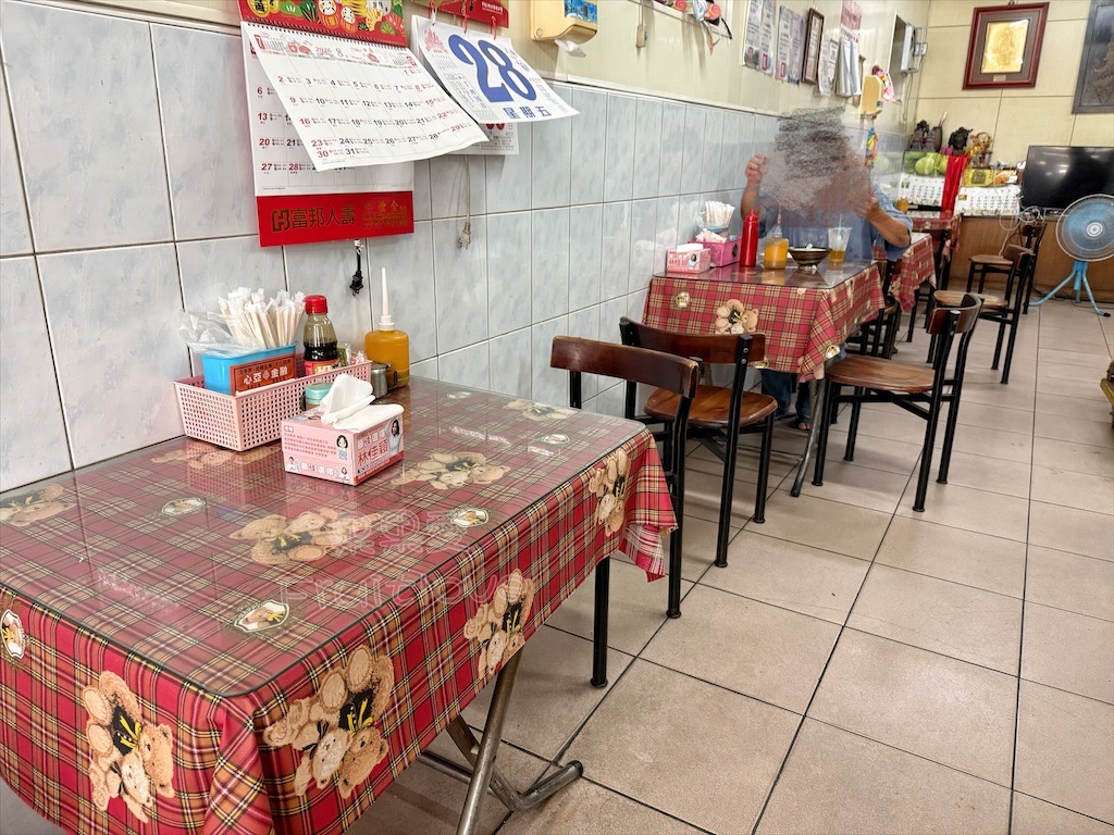 南投草屯｜白鳥餐飲店：在地老字號小吃店，全天候無休，炒飯、鹿港麵線糊平價又實在 @果果愛Fruitlove