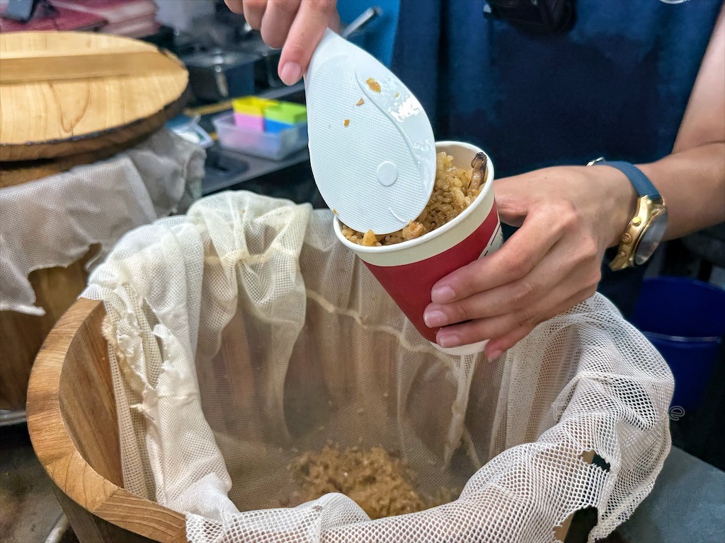 台中北區｜冠顗油飯：一中街古早味美食小吃推薦，必吃麻油酒香油飯與海鮮油飯！ @果果愛Fruitlove