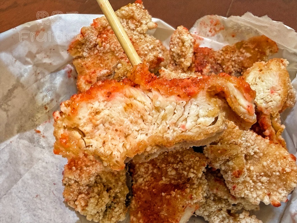 彰化鹿港|艾吃鹽酥雞:在地宵夜炸物,搭配九層塔和蒜頭,讓人一口接一口,還有超萌店狗坐鎮 @果果愛Fruitlove 彰化鹿港|艾吃鹽酥雞:在地宵夜炸物,搭配九層塔和蒜頭,讓人一口接一口,還有超萌店狗坐鎮 @果果愛Fruitlove