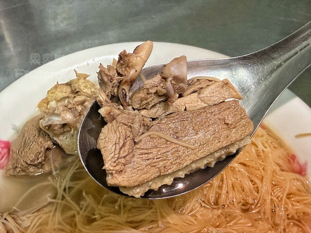 彰化鹿港｜筒仔米糕&當歸鴨麵線：沒招牌卻大排長龍的人氣小吃，筒仔米糕、當歸鴨麵線、鴨米血都很推薦 @果果愛Fruitlove