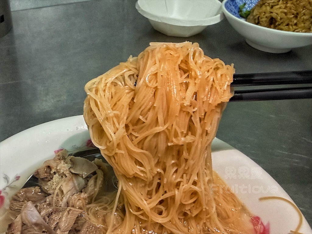 彰化鹿港｜筒仔米糕&當歸鴨麵線：沒招牌卻大排長龍的人氣小吃，筒仔米糕、當歸鴨麵線、鴨米血都很推薦 @果果愛Fruitlove