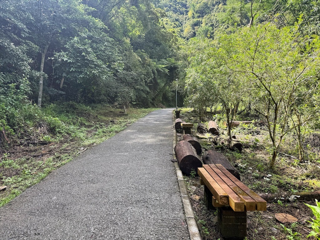 南投埔里景點｜觀音瀑布步道：免門票消暑秘境！輕鬆好走、好拍，寵物友善親子步道推薦 @果果愛Fruitlove
