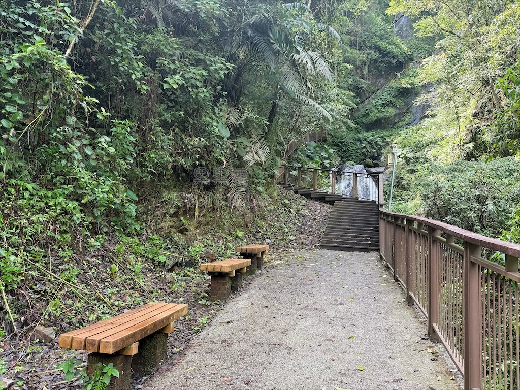 南投埔里景點｜觀音瀑布步道：免門票消暑秘境！輕鬆好走、好拍，寵物友善親子步道推薦 @果果愛Fruitlove