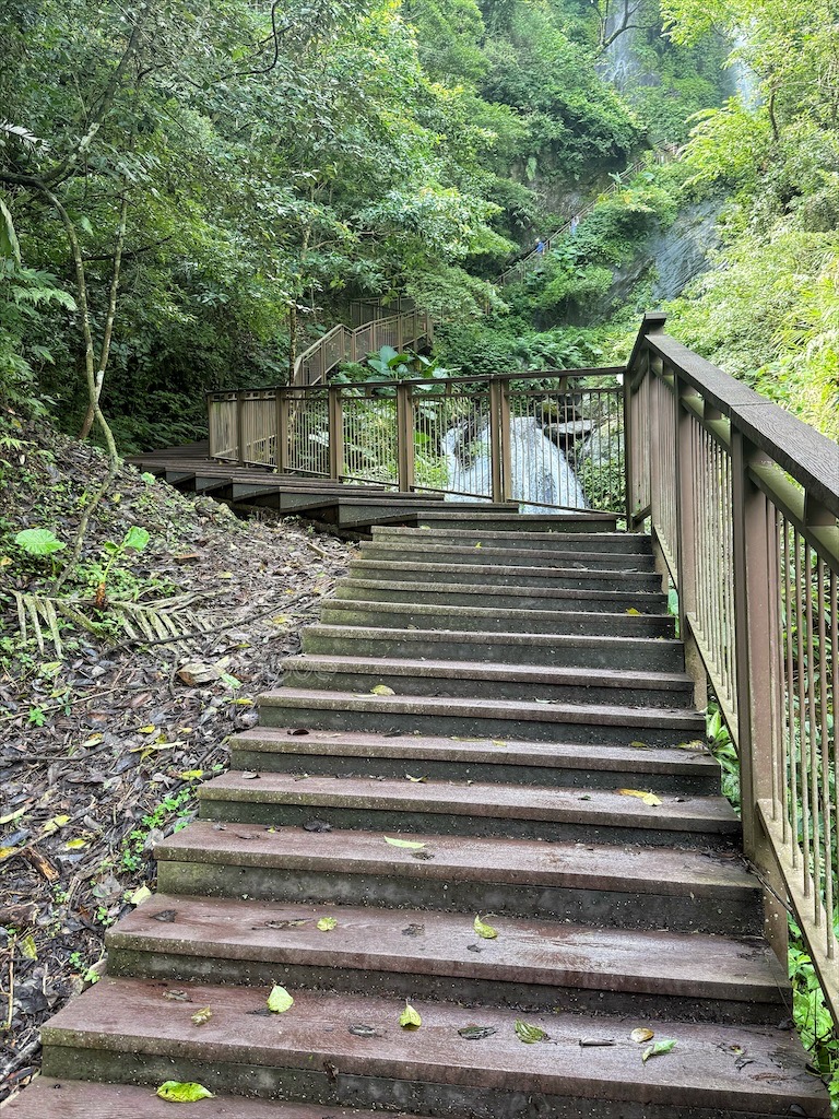 南投埔里景點｜觀音瀑布步道：免門票消暑秘境！輕鬆好走、好拍，寵物友善親子步道推薦 @果果愛Fruitlove