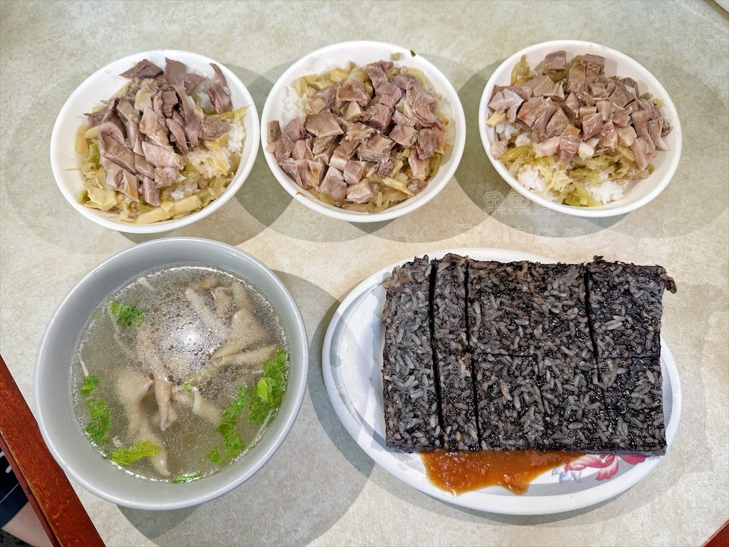 二子坪步道|陽明山最輕鬆的森林步道，二子坪遊客服務站，美景如畫，輕鬆就可以享受芬多精 @果果愛Fruitlove