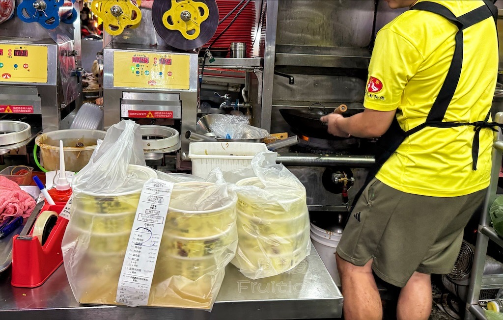 台中大甲當歸鴨｜正兄弟當歸鴨：鎮瀾宮旁飄香50年老字號美食，必吃當歸鴨麵線、豬腳麵線及限量鵝腿飯 @果果愛Fruitlove