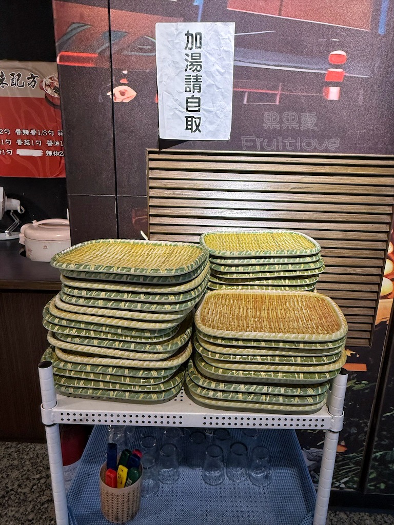新竹串串香火鍋｜蜀都串香麻辣火鍋(新竹北大總店)： 每串12元！道地四川牛油麻辣鍋、白飯吃到飽免服務費 @果果愛Fruitlove