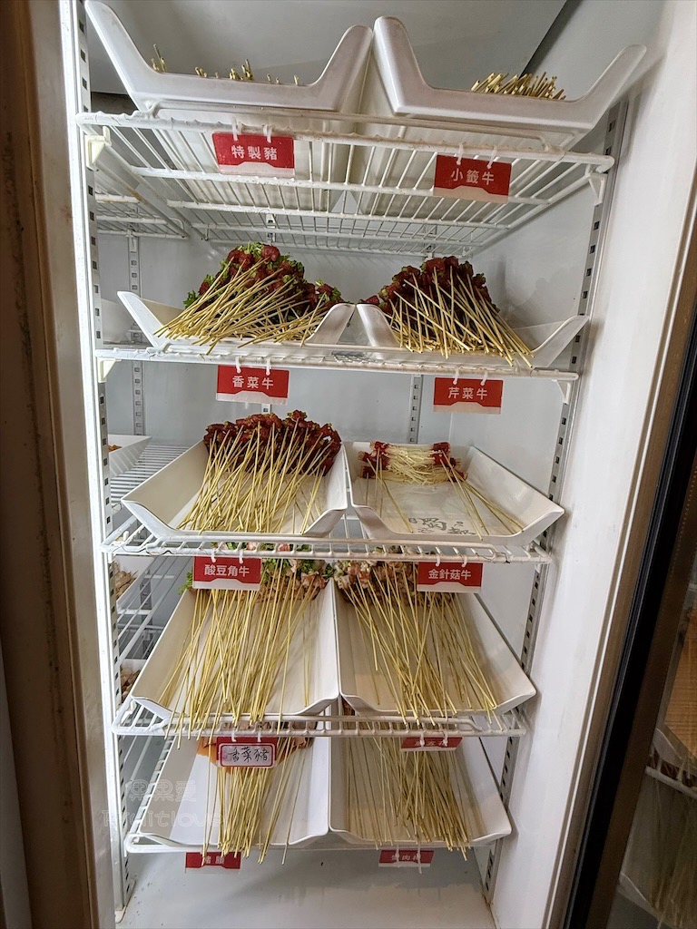 新竹串串香火鍋|蜀都串香麻辣火鍋(新竹北大總店): 每串12元!道地四川牛油麻辣鍋、白飯吃到飽免服務費 @果果愛Fruitlove 新竹串串香火鍋|蜀都串香麻辣火鍋(新竹北大總店): 每串12元!道地四川牛油麻辣鍋、白飯吃到飽免服務費 @果果愛Fruitlove