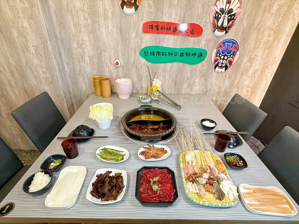 新竹串串香火鍋｜蜀都串香麻辣火鍋(新竹北大總店)： 每串12元！道地四川牛油麻辣鍋、白飯吃到飽免服務費 @果果愛Fruitlove