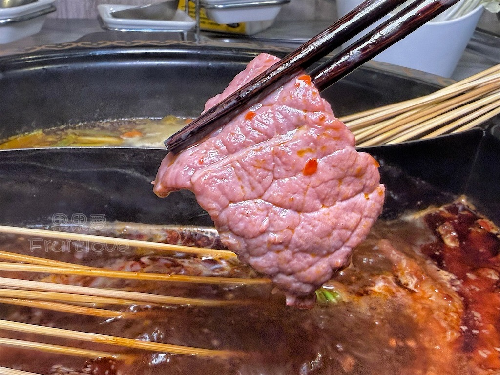 新竹串串香火鍋｜蜀都串香麻辣火鍋(新竹北大總店)： 每串12元！道地四川牛油麻辣鍋、白飯吃到飽免服務費 @果果愛Fruitlove