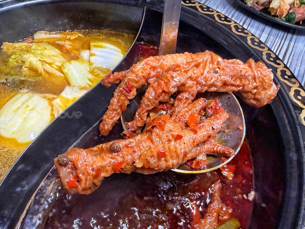 新竹串串香火鍋｜蜀都串香麻辣火鍋(新竹北大總店)： 每串12元！道地四川牛油麻辣鍋、白飯吃到飽免服務費 @果果愛Fruitlove