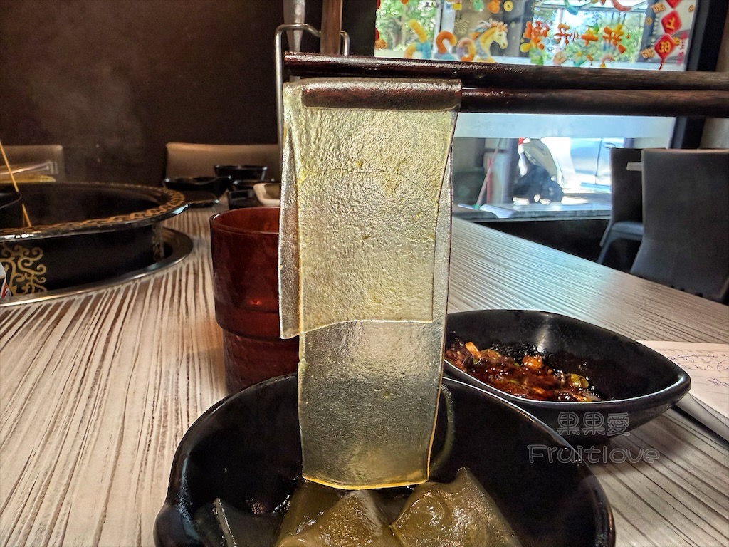 新竹串串香火鍋|蜀都串香麻辣火鍋(新竹北大總店): 每串12元!道地四川牛油麻辣鍋、白飯吃到飽免服務費 @果果愛Fruitlove 新竹串串香火鍋|蜀都串香麻辣火鍋(新竹北大總店): 每串12元!道地四川牛油麻辣鍋、白飯吃到飽免服務費 @果果愛Fruitlove