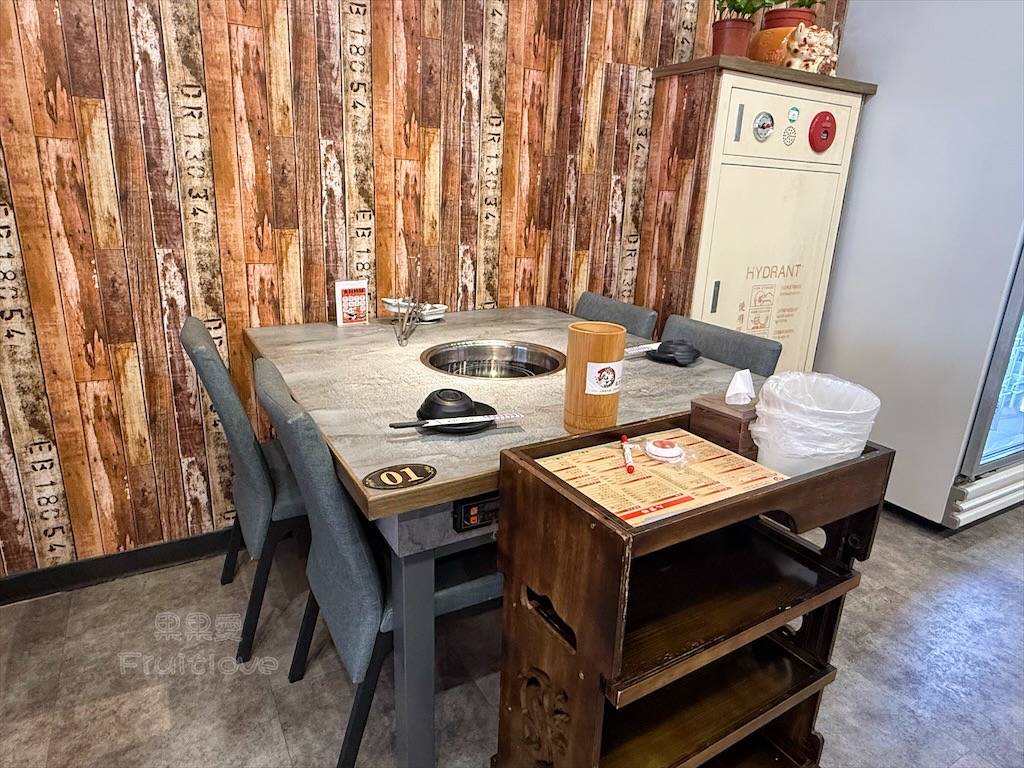 台中南屯｜蜀九品麻辣火鍋：道地四川麻辣鍋、串串香，推薦溫體牛、九宮格，寵物友善餐廳 @果果愛Fruitlove