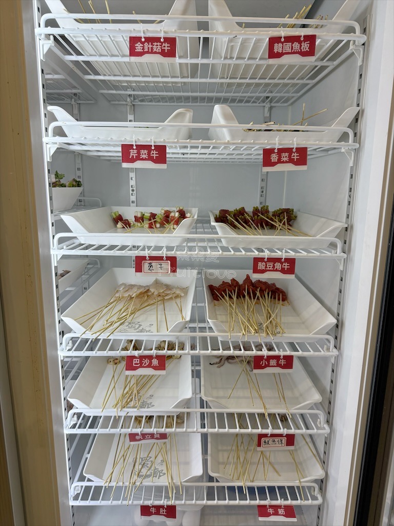 台中南屯｜蜀九品麻辣火鍋：道地四川麻辣鍋、串串香，推薦溫體牛、九宮格，寵物友善餐廳 @果果愛Fruitlove