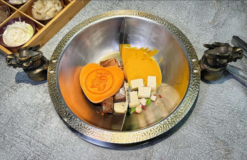 台中南屯｜蜀九品麻辣火鍋：道地四川麻辣鍋、串串香，推薦溫體牛、九宮格，寵物友善餐廳 @果果愛Fruitlove