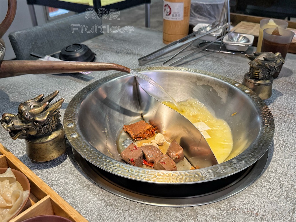 台中南屯｜蜀九品麻辣火鍋：道地四川麻辣鍋、串串香，推薦溫體牛、九宮格，寵物友善餐廳 @果果愛Fruitlove