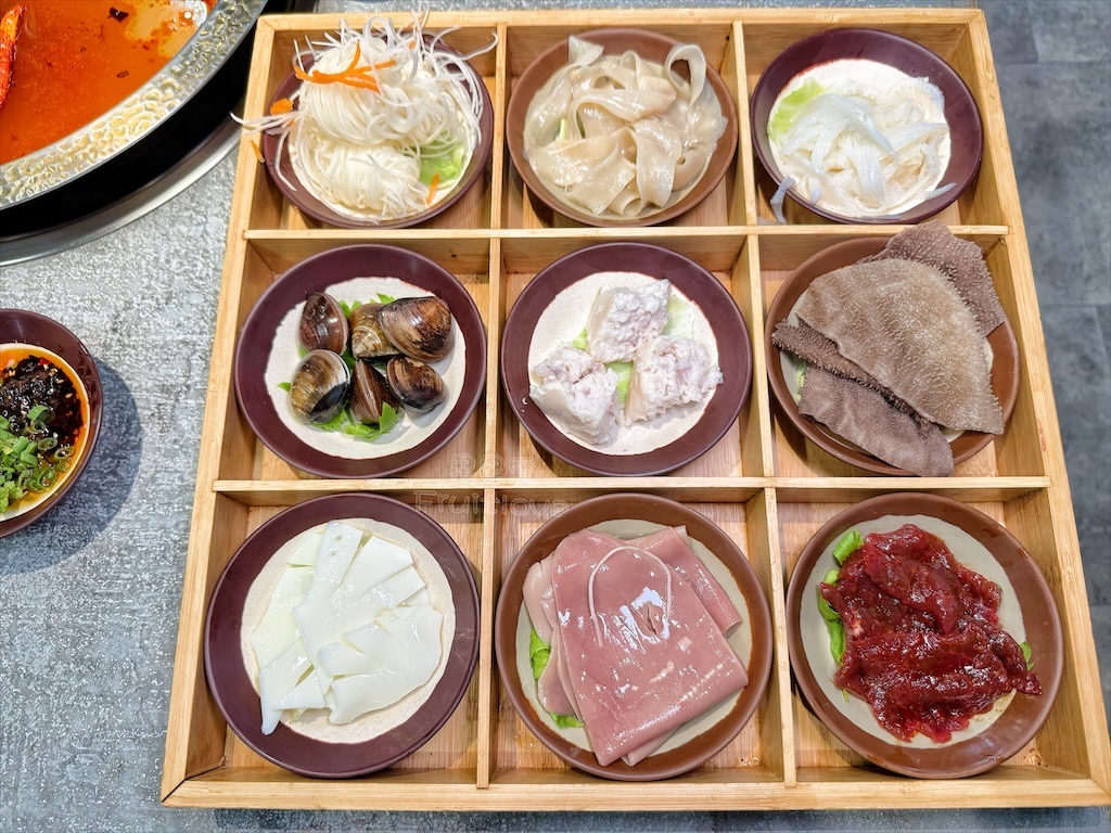 台中南屯｜蜀九品麻辣火鍋：道地四川麻辣鍋、串串香，推薦溫體牛、九宮格，寵物友善餐廳 @果果愛Fruitlove
