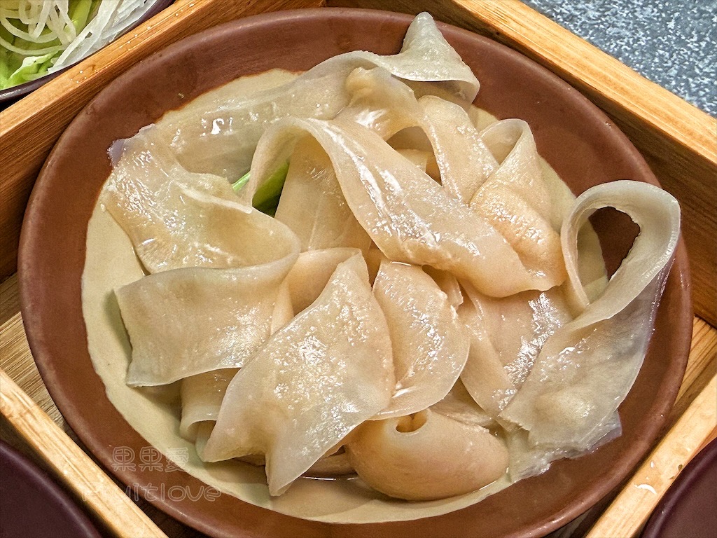 台中南屯｜蜀九品麻辣火鍋：道地四川麻辣鍋、串串香，推薦溫體牛、九宮格，寵物友善餐廳 @果果愛Fruitlove