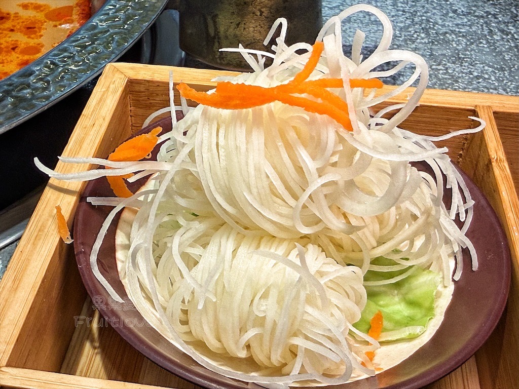 台中南屯｜蜀九品麻辣火鍋：道地四川麻辣鍋、串串香，推薦溫體牛、九宮格，寵物友善餐廳 @果果愛Fruitlove