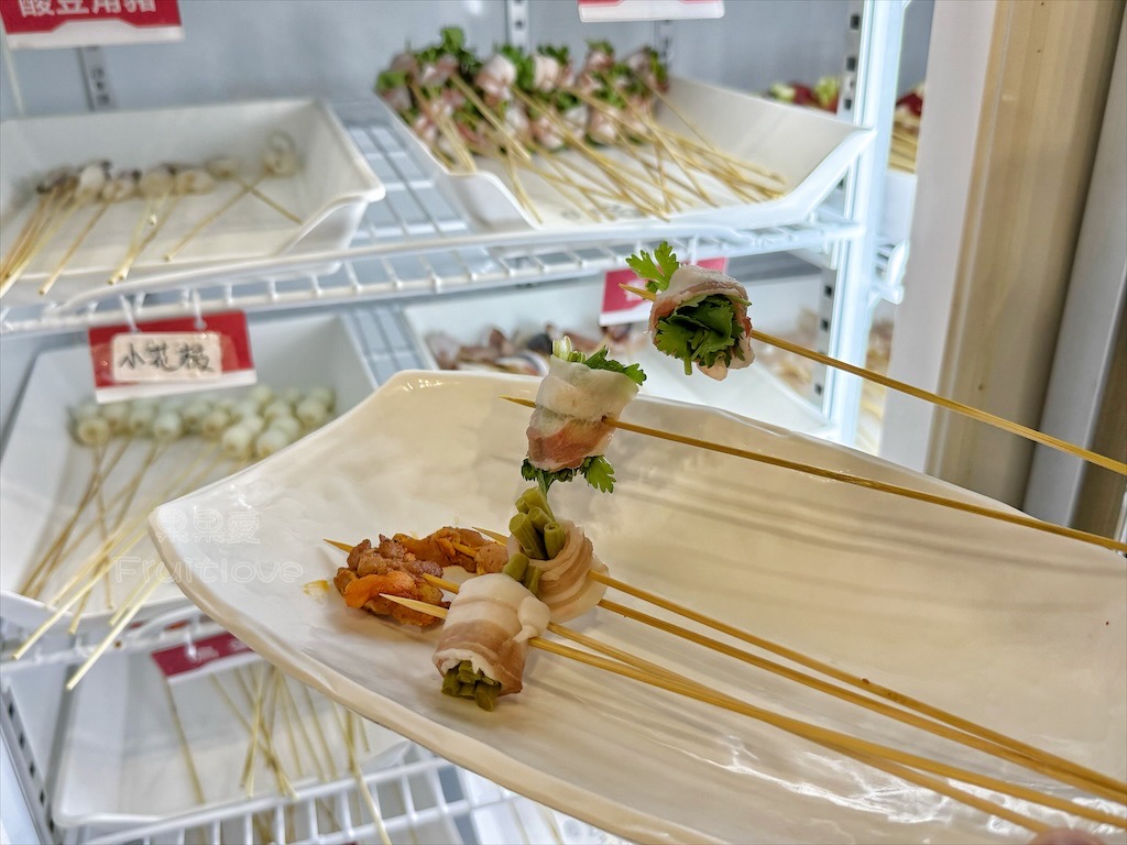 台中南屯｜蜀九品麻辣火鍋：道地四川麻辣鍋、串串香，推薦溫體牛、九宮格，寵物友善餐廳 @果果愛Fruitlove