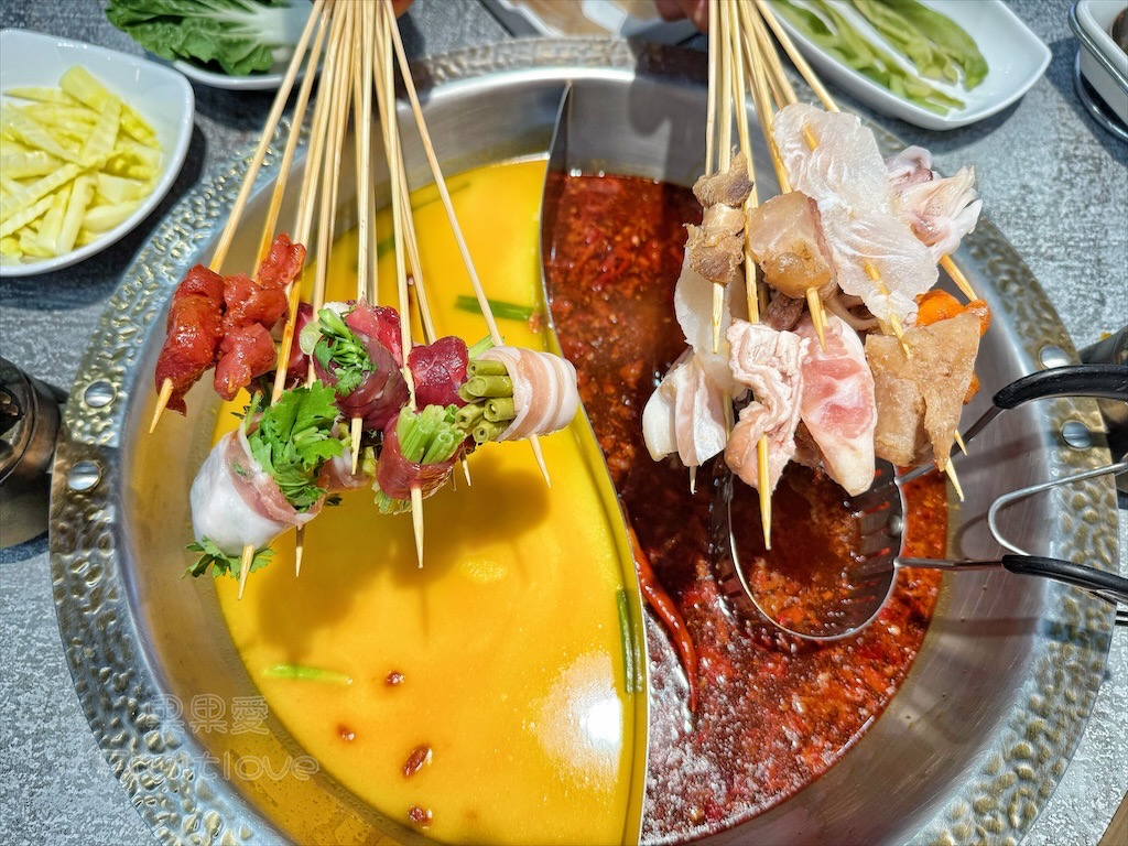 台中南屯｜蜀九品麻辣火鍋：道地四川麻辣鍋、串串香，推薦溫體牛、九宮格，寵物友善餐廳 @果果愛Fruitlove
