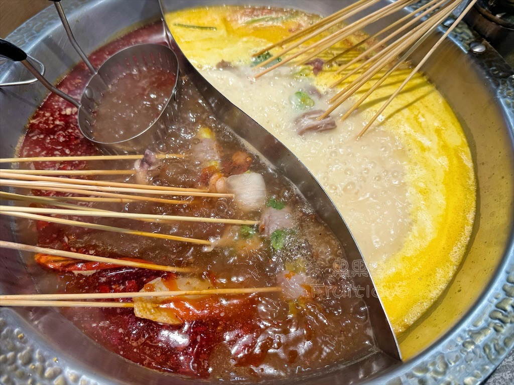 台中南屯｜蜀九品麻辣火鍋：道地四川麻辣鍋、串串香，推薦溫體牛、九宮格，寵物友善餐廳 @果果愛Fruitlove