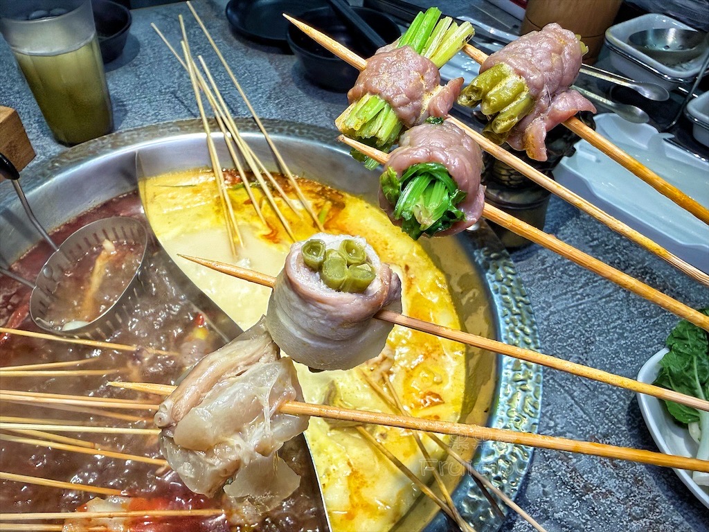 台中南屯｜蜀九品麻辣火鍋：道地四川麻辣鍋、串串香，推薦溫體牛、九宮格，寵物友善餐廳 @果果愛Fruitlove
