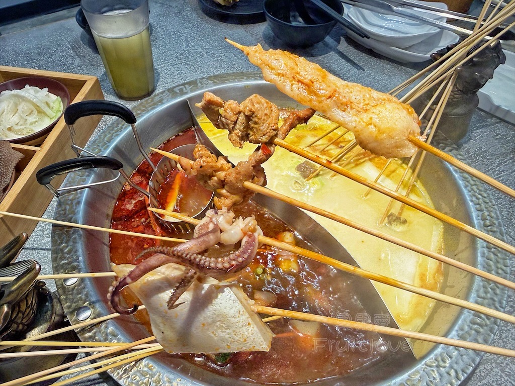 台中南屯｜蜀九品麻辣火鍋：道地四川麻辣鍋、串串香，推薦溫體牛、九宮格，寵物友善餐廳 @果果愛Fruitlove