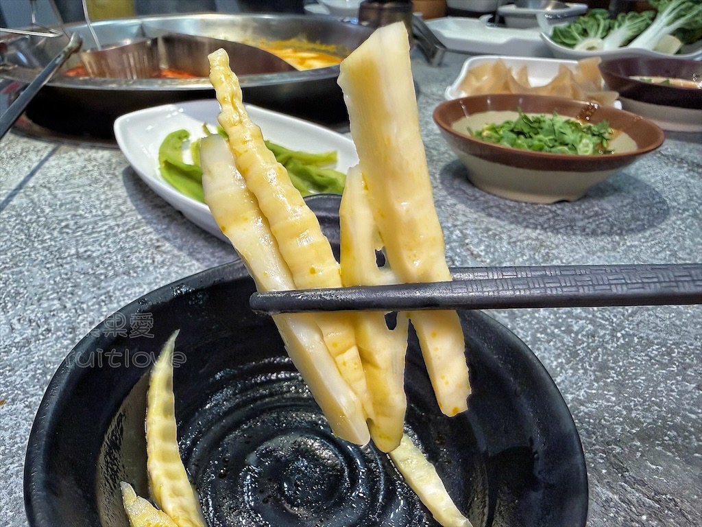 台中南屯｜蜀九品麻辣火鍋：道地四川麻辣鍋、串串香，推薦溫體牛、九宮格，寵物友善餐廳 @果果愛Fruitlove
