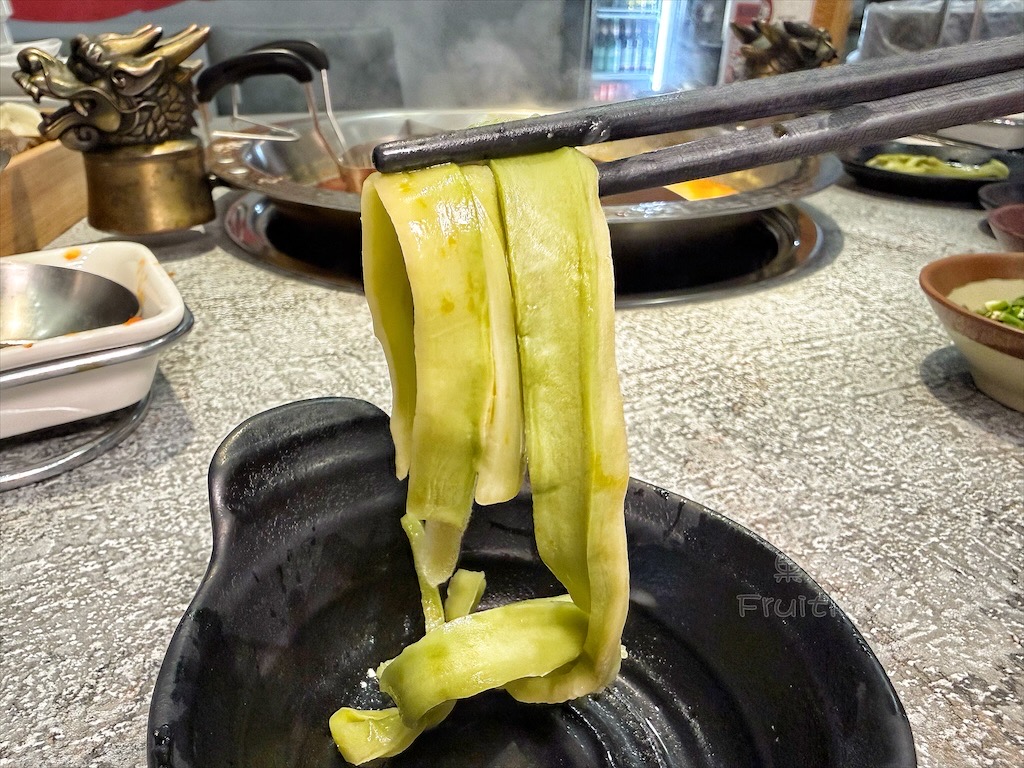 台中南屯｜蜀九品麻辣火鍋：道地四川麻辣鍋、串串香，推薦溫體牛、九宮格，寵物友善餐廳 @果果愛Fruitlove