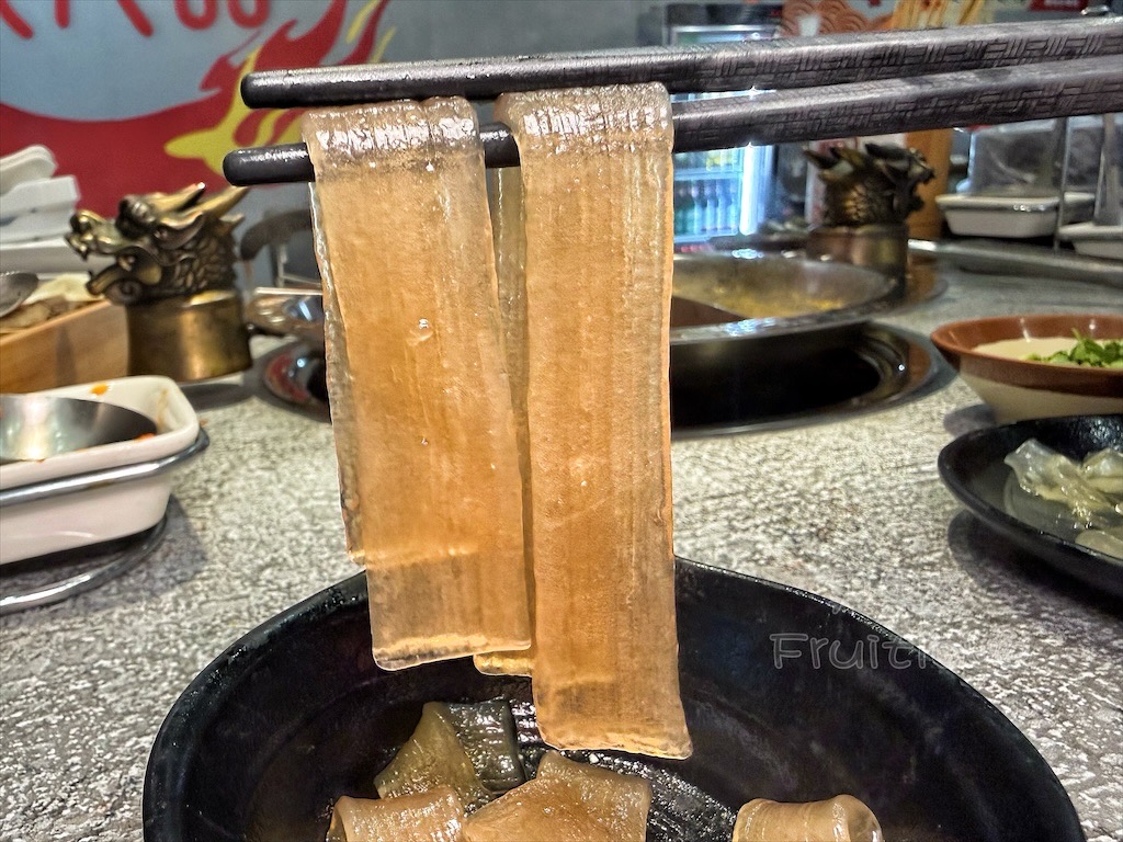 台中南屯｜蜀九品麻辣火鍋：道地四川麻辣鍋、串串香，推薦溫體牛、九宮格，寵物友善餐廳 @果果愛Fruitlove