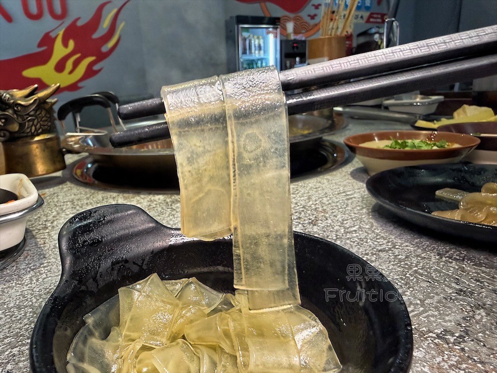 台中南屯｜蜀九品麻辣火鍋：道地四川麻辣鍋、串串香，推薦溫體牛、九宮格，寵物友善餐廳 @果果愛Fruitlove