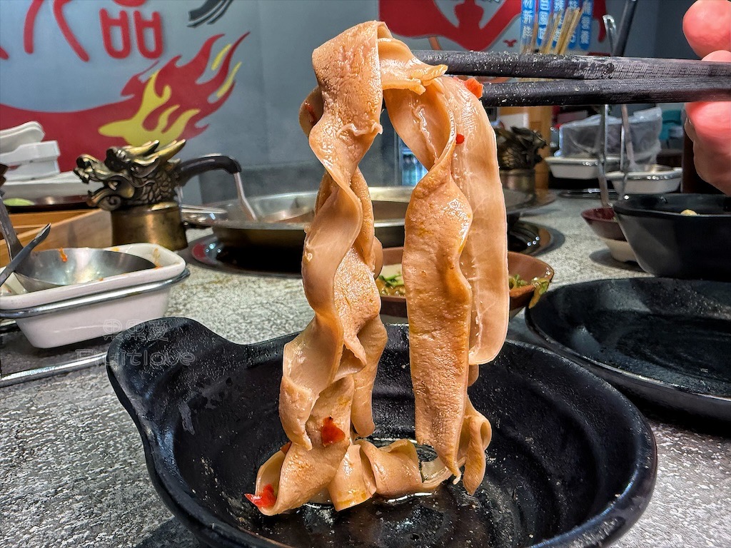 台中南屯｜蜀九品麻辣火鍋：道地四川麻辣鍋、串串香，推薦溫體牛、九宮格，寵物友善餐廳 @果果愛Fruitlove