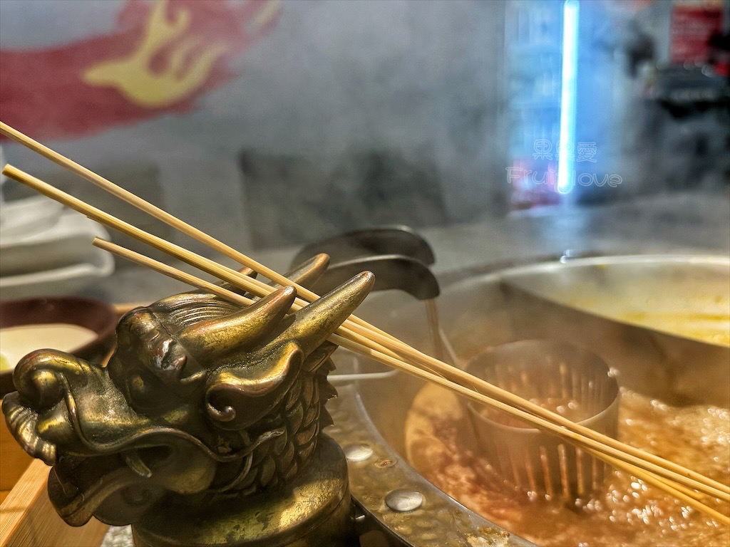 台中南屯｜蜀九品麻辣火鍋：道地四川麻辣鍋、串串香，推薦溫體牛、九宮格，寵物友善餐廳 @果果愛Fruitlove