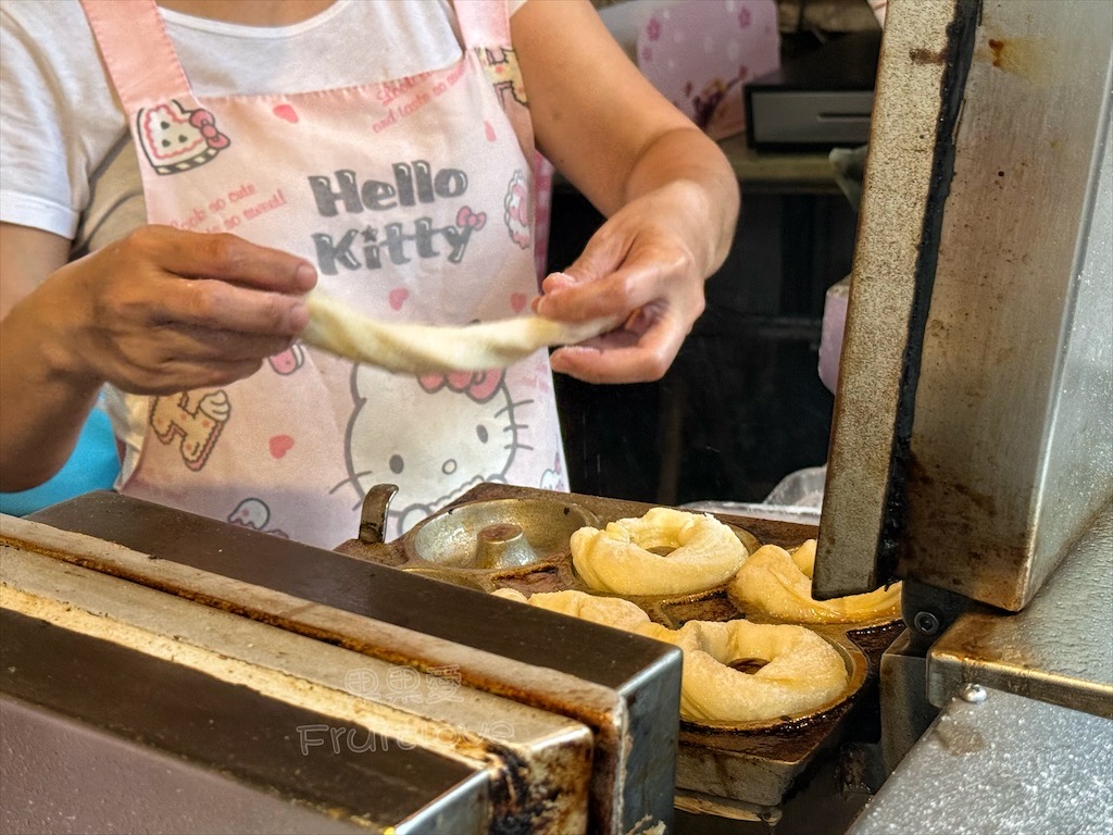 嘉義奮起湖百年檜木甜甜圈:奮起湖老街必吃的甜點點心,外酥內軟、奶香迷人 @果果愛Fruitlove 嘉義奮起湖百年檜木甜甜圈:奮起湖老街必吃的甜點點心,外酥內軟、奶香迷人 @果果愛Fruitlove