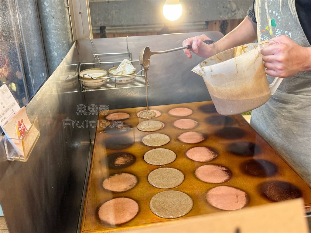 嘉義奮起湖｜月台那間：奮起湖老街必吃的茶香銅鑼燒，推薦阿里山茶燒、哇沙米茶燒 @果果愛Fruitlove