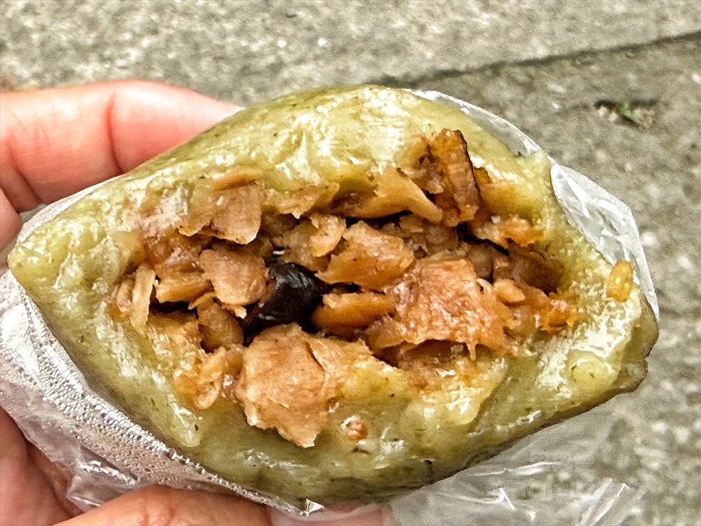 嘉義奮起湖街仔尾阿嬤草仔粿：老街必吃的古早味傳統米食，七種口味葷素皆有 @果果愛Fruitlove