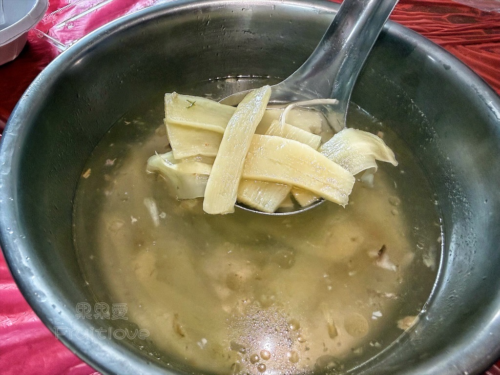 嘉義奮起湖｜冠雲餐廳：老街旁的木片便當推薦！必點古早味排骨、香嫩雞腿便當，內用附脆甜竹筍湯 @果果愛Fruitlove