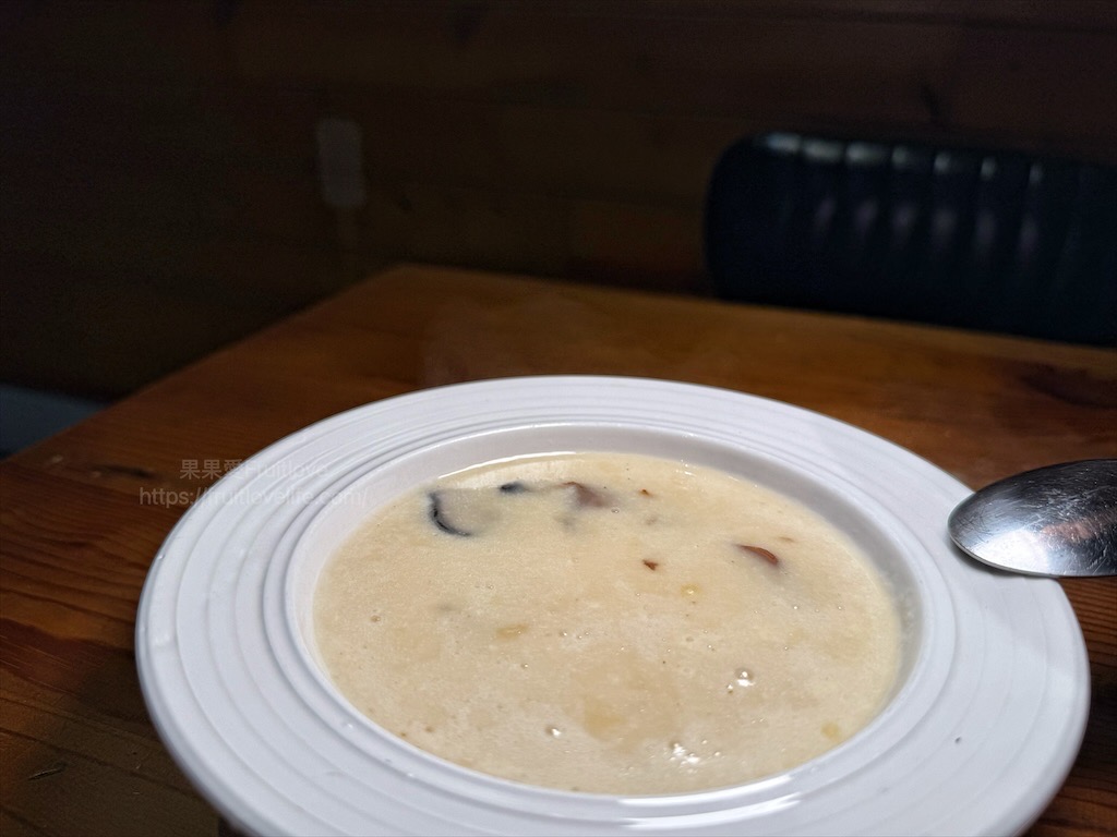 台中西屯｜山終小鄰義大利麵：逢甲巷弄深夜微醺食堂，義大利麵份量多又好吃，八種口味可以挑選 @果果愛Fruitlove