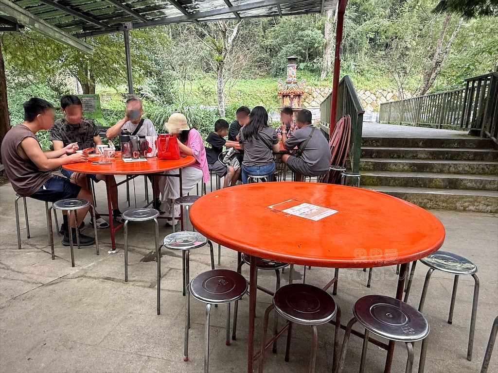 雲林古坑景點|石壁九芎公廟:300年九芎神木下吃泡麵!雲林版泡麵土地公,順遊五元兩角、雲嶺之丘 @果果愛Fruitlove 雲林古坑景點|石壁九芎公廟:300年九芎神木下吃泡麵!雲林版泡麵土地公,順遊五元兩角、雲嶺之丘 @果果愛Fruitlove