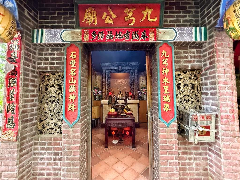 雲林古坑景點｜石壁九芎公廟：300年九芎神木下吃泡麵！雲林版泡麵土地公，順遊五元兩角、雲嶺之丘 @果果愛Fruitlove