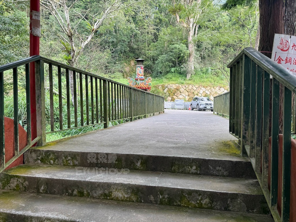 雲林古坑景點|石壁九芎公廟:300年九芎神木下吃泡麵!雲林版泡麵土地公,順遊五元兩角、雲嶺之丘 @果果愛Fruitlove 雲林古坑景點|石壁九芎公廟:300年九芎神木下吃泡麵!雲林版泡麵土地公,順遊五元兩角、雲嶺之丘 @果果愛Fruitlove